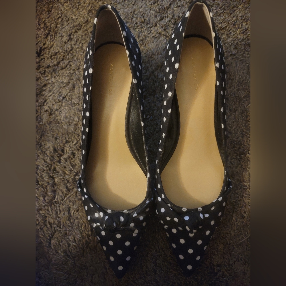 CUTE POLKADOT HEELS. ANN TAYLOR SIZE 9M
